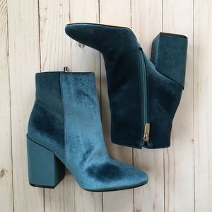 🥳50% OFF SPRING SALE🥳Vince Camuto Velvet Booties
